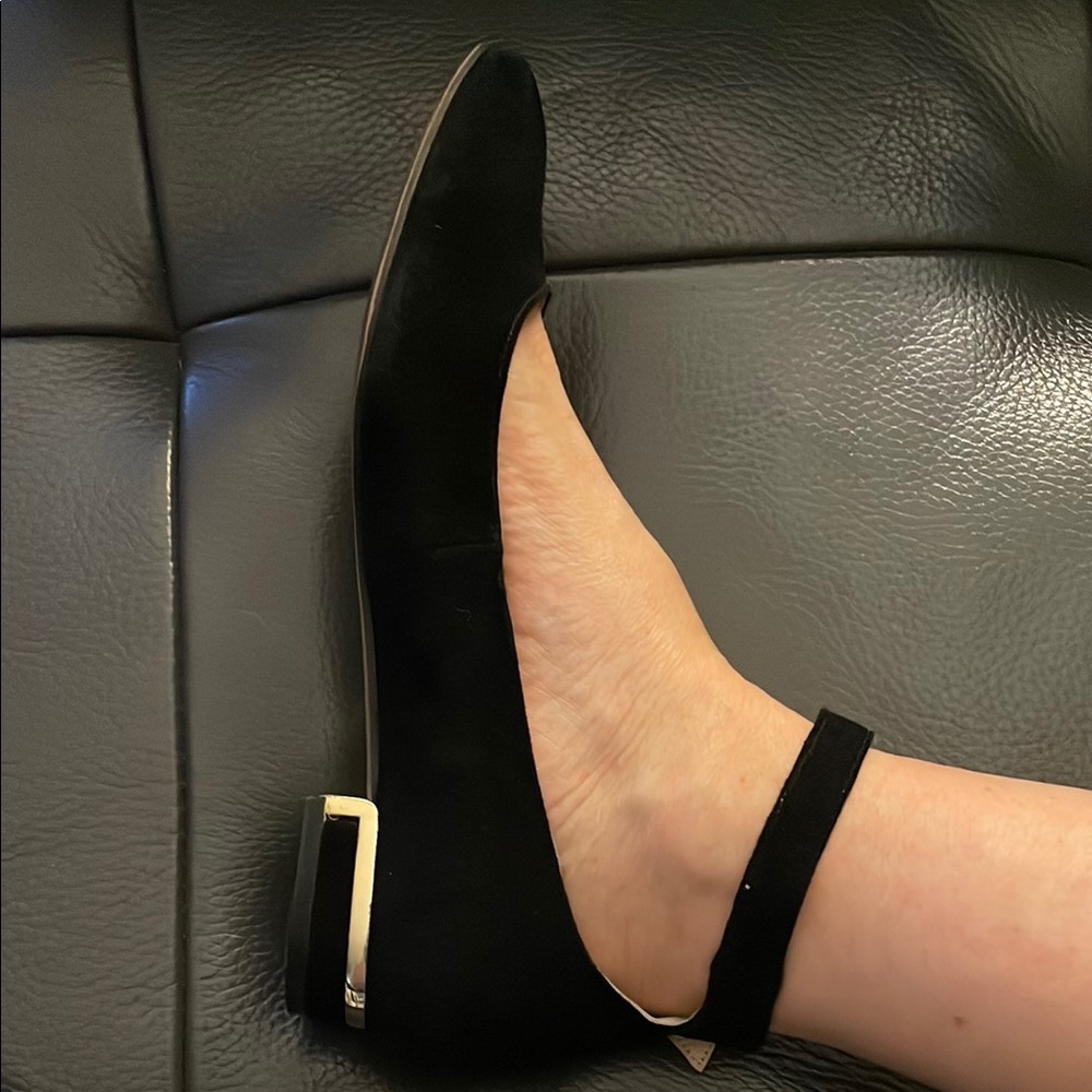 Vince Camputo
Elegant Black Women's Flats